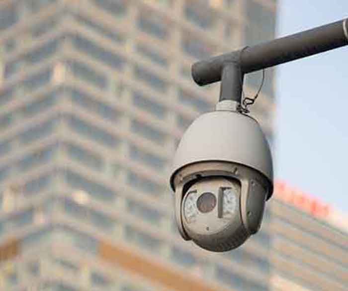 CCTV camera installing near me, technician installing CCTV, CCTV security installations near me. 