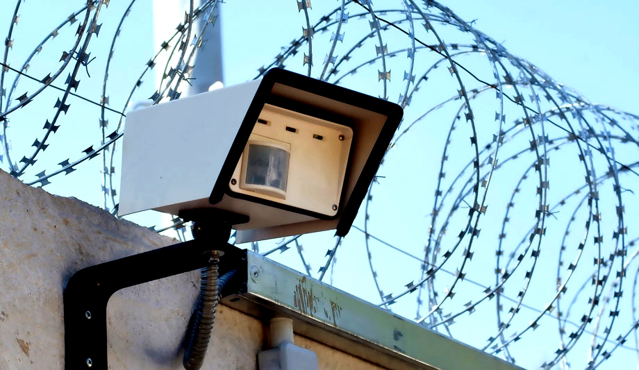 CCTV camera installing near me, technician installing CCTV, CCTV security installations near me. 